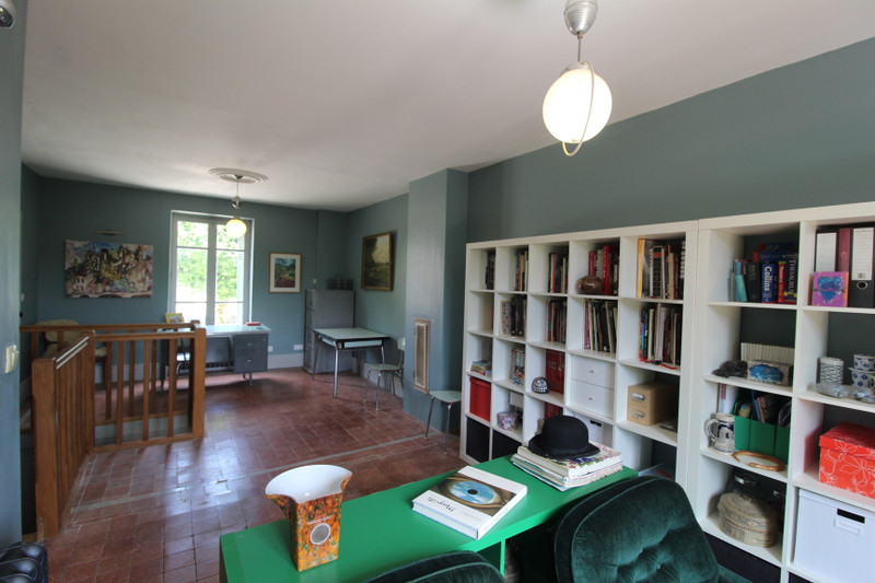 French property for sale in Angles-sur-l'Anglin, Vienne - €304,950 - photo 2