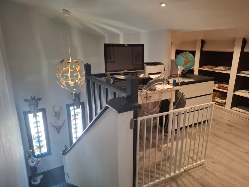 French property for sale in La Verdière, Var - €630,000 - photo 11