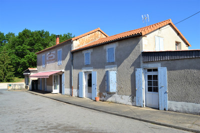 Commerce à vendre à La Rochefoucauld, Charente, Poitou-Charentes, avec Leggett Immobilier