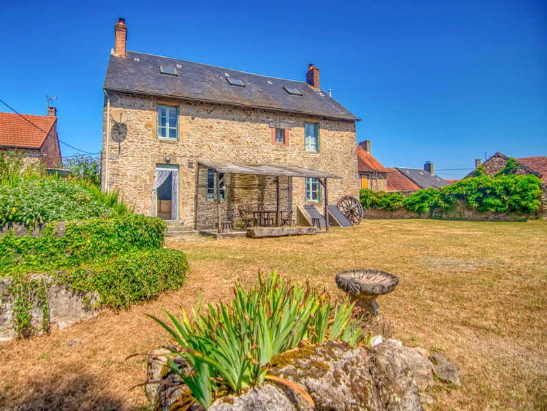 Propriété à vendre à Arnac-la-Poste, Haute-Vienne - 243 960 €