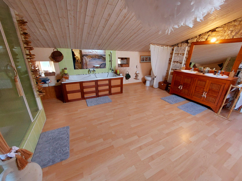 French property for sale in Angoulême, Charente - €450,000 - photo 8