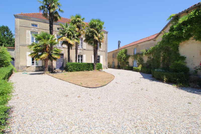 French property for sale in Dampierre-sur-Boutonne, Charente-Maritime - €595,000 - photo 0