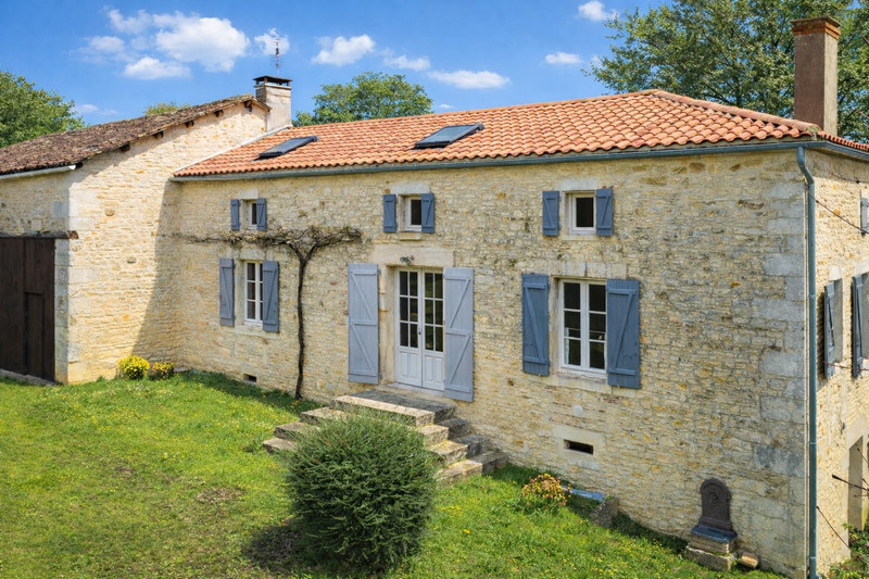 Propriété à vendre à Mansle, Charente - 240 750 €