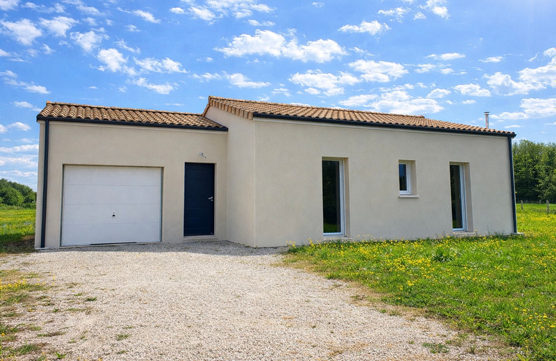 French property for sale in Voulême, Vienne - €144,450 - photo 1