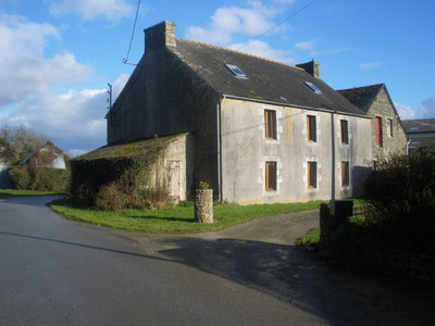 French property for sale in Pleyben, Finistère - €434,600 - photo 1