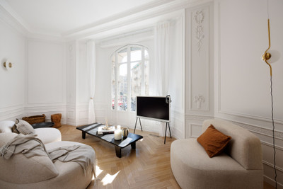 French property for sale in Nice, Alpes-Maritimes - €1,290,000 - photo 2