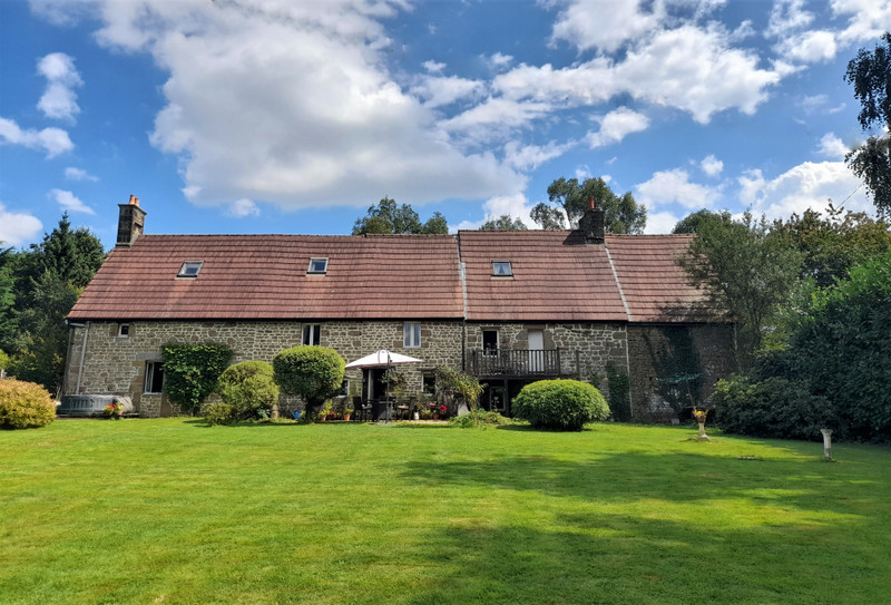 Maison à vendre à Athis-Val de Rouvre, Orne - 260.000 € - photo 1