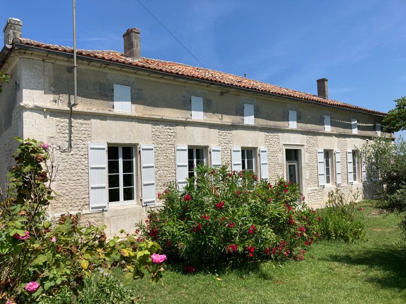 French property for sale in Ladiville, Charente - &#8364;386,900 - photo 2