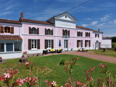 Maison à vendre à Saint-Jean-d'Angély, Charente-Maritime, Poitou-Charentes, avec Leggett Immobilier