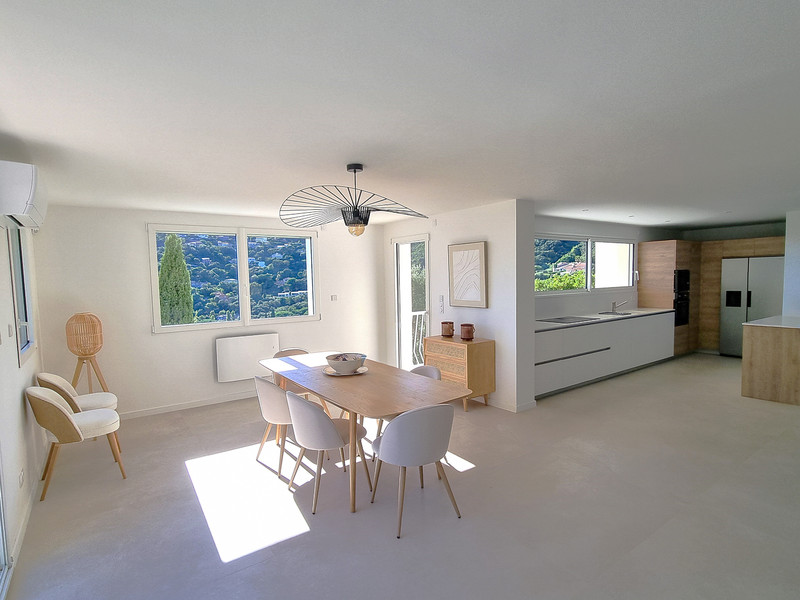 French property for sale in Cavalaire-sur-Mer, Var - €1,650,000 - photo 5
