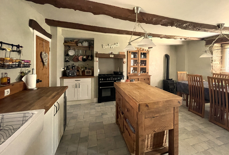 French property for sale in Saint-Martin-des-Prés, Côtes-d'Armor - €189,000 - photo 4