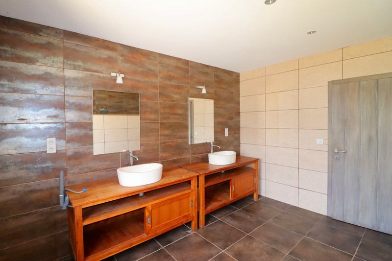 French property for sale in Écuras, Charente - €250,380 - photo 7