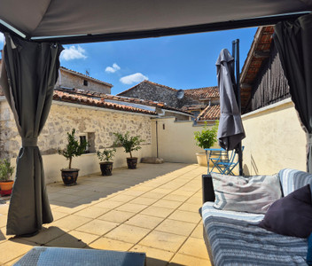 French property for sale in Loubès-Bernac, Lot-et-Garonne - €197,000 - photo 1