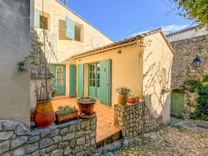 French property for sale in Vaison-la-Romaine, Vaucluse - €319,000 - photo 2