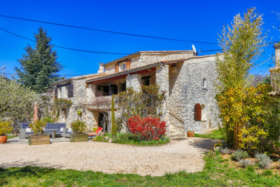 Maison à vendre à Simiane-la-Rotonde, Alpes-de-Haute-Provence, PACA, avec Leggett Immobilier