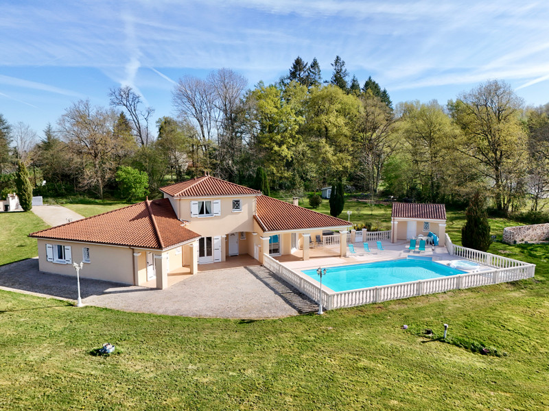 Maison à vendre à Saint-Mathieu, Haute-Vienne - 397.500 € - photo 1