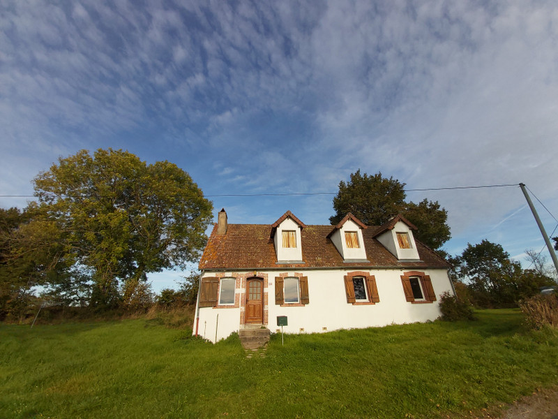 House in CressysurSomme SaôneetLoire Three bedroom house in the