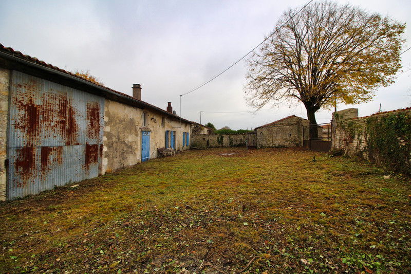 French property for sale in Paizay-le-Chapt, Deux-Sèvres - &#8364;77,000 - photo 8