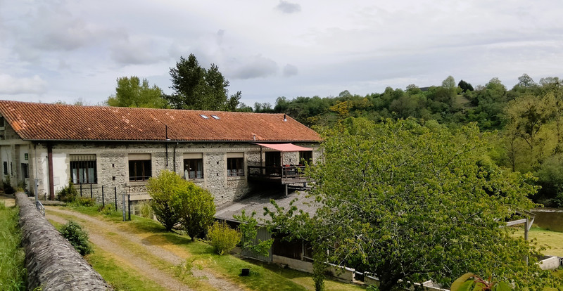 French property for sale in Lessac, Charente - €439,400 - photo 5