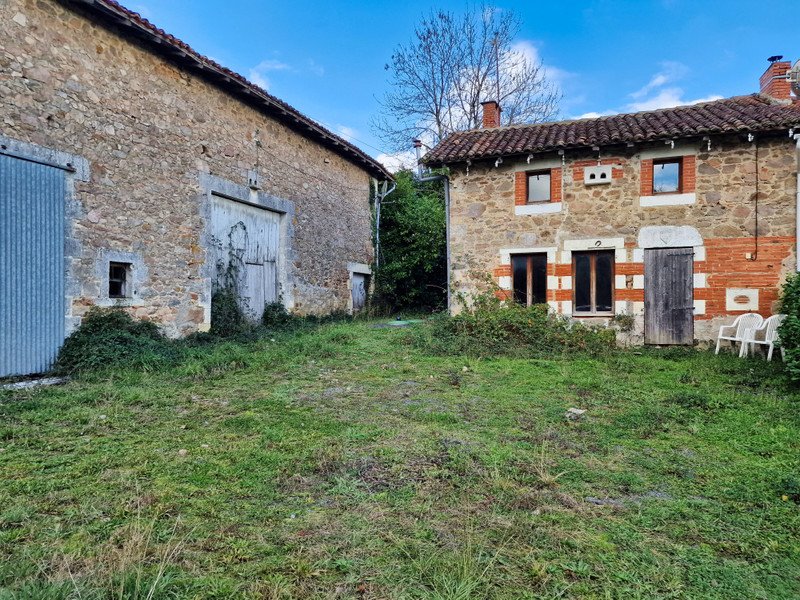 Maison à vendre à Manot, Charente - 79 000 € - photo 1