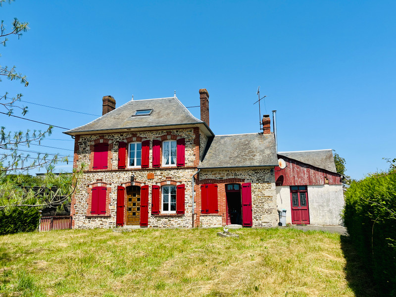 Maison à vendre à Neuilly-le-Vendin, Mayenne - 122.500 € - photo 1