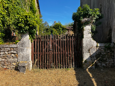 French property for sale in Cellefrouin, Charente - €46,600 - photo 2