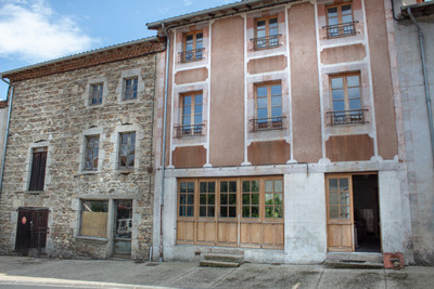 Maison à vendre à Saint-Alyre-d'Arlanc, Puy-de-Dôme, Auvergne, avec Leggett Immobilier