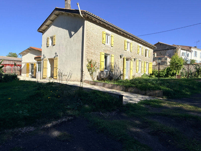 French property for sale in Les Églises-d'Argenteuil, Charente-Maritime - €329,000 - photo 5