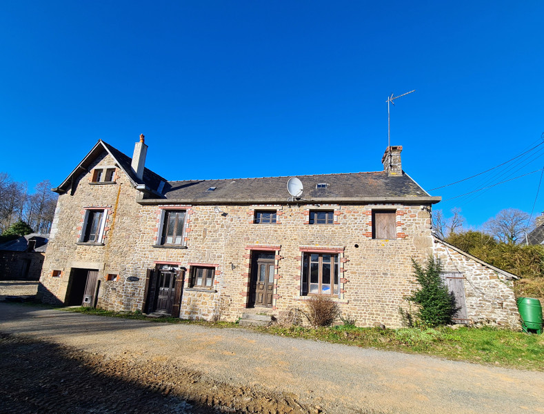 House for sale in ColombiersduPlessis Mayenne Pretty gite complex