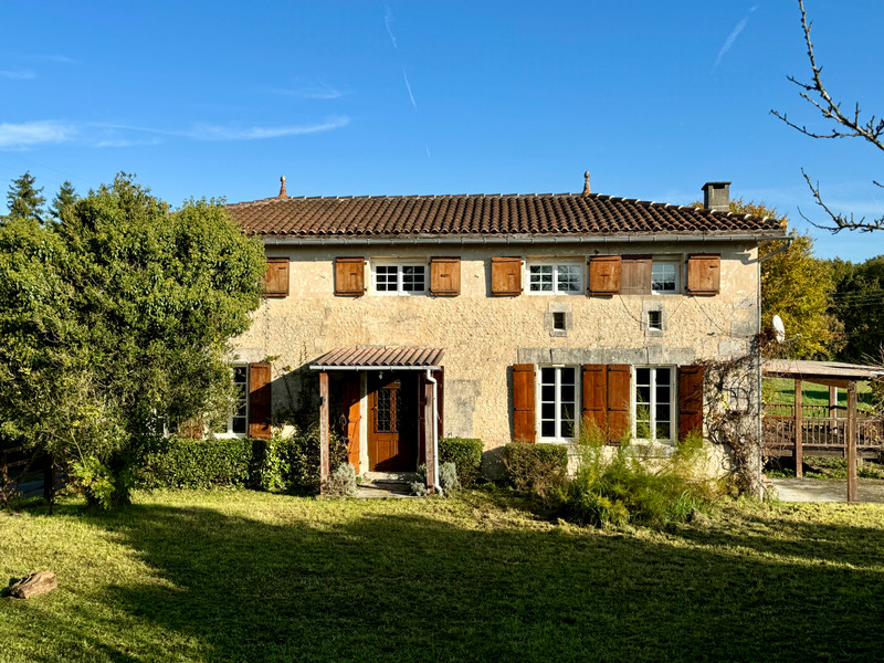 Maison à vendre à Condéon, Charente - 219.350 € - photo 1