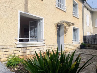 Maison à vendre à ST ANGEAU, Charente, Poitou-Charentes, avec Leggett Immobilier