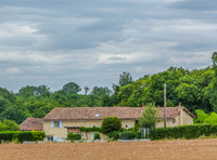 Maison à Champagne-Mouton, Charente - photo 8