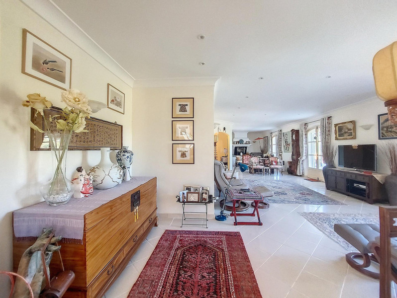 French property for sale in Villecroze, Var - €750,000 - photo 3