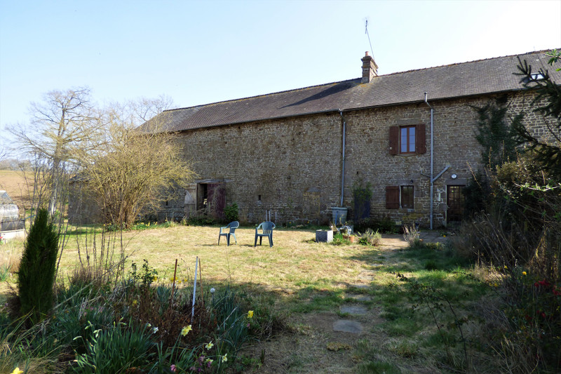 French property for sale in Lassay-les-Châteaux, Mayenne - €139,000 - photo 2