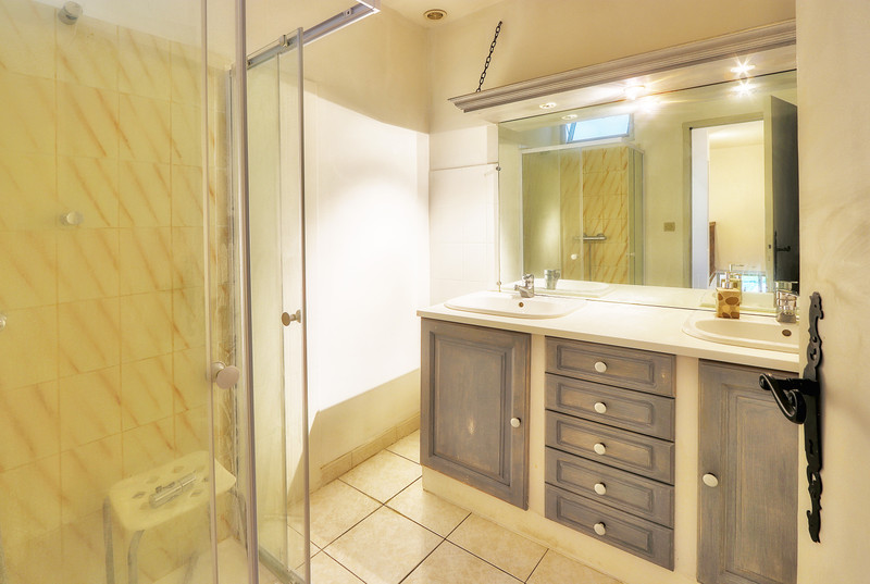 French property for sale in Apt, Vaucluse - €395,000 - photo 8
