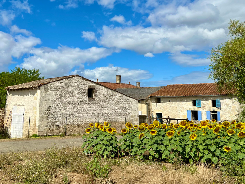 Maison à vendre à Lorignac, Charente-Maritime - 71.600 € - photo 1