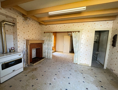 French property for sale in Oradour-Fanais, Charente - €31,600 - photo 1