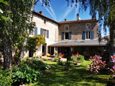 Maison à vendre à Saint-Laurent-de-Céris, Charente, Poitou-Charentes, avec Leggett Immobilier