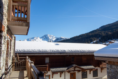 10 bedroom, attractive chalet close to the center of this Courchevel village, ski pistes, bars & restaurants. 