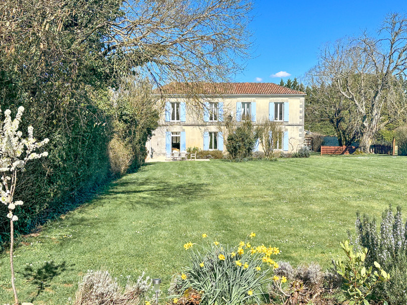 Maison à vendre à Matha, Charente-Maritime - 399.950 € - photo 1