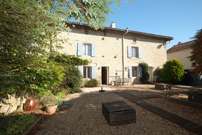 Maison à vendre à Mazières-sur-Béronne, Deux-Sèvres, Poitou-Charentes, avec Leggett Immobilier