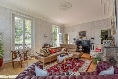 Magnificent 6 bedroom mansion with large garden, tennis court and woodland for sale at 95620 Parmain