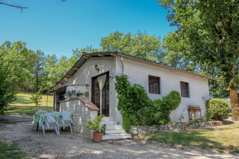 House in PorteduQuercy Lot Charming, 3 bedroom ground floor home with swimming pool, gite