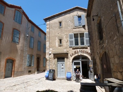 Commerce à vendre à Caunes-Minervois, Aude, Languedoc-Roussillon, avec Leggett Immobilier