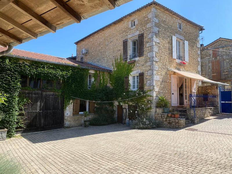 French property for sale in Val-de-Bonnieure, Charente - €320,000 - photo 2