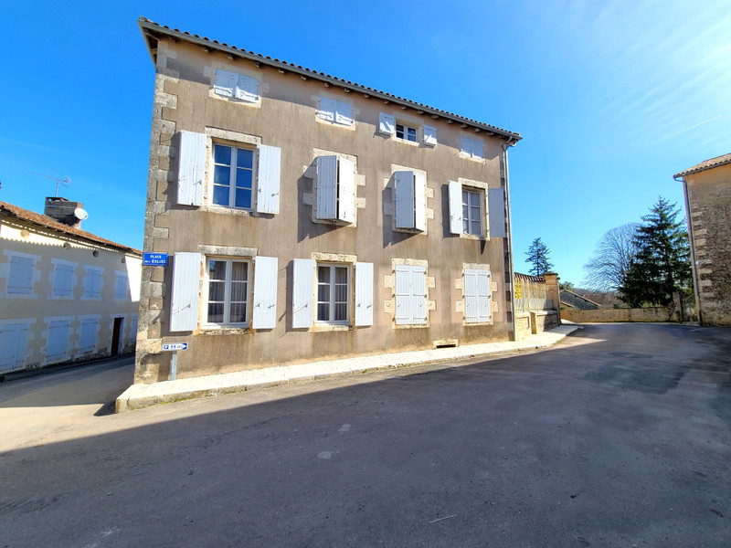 House for sale in ChampagneMouton Charente Property with great