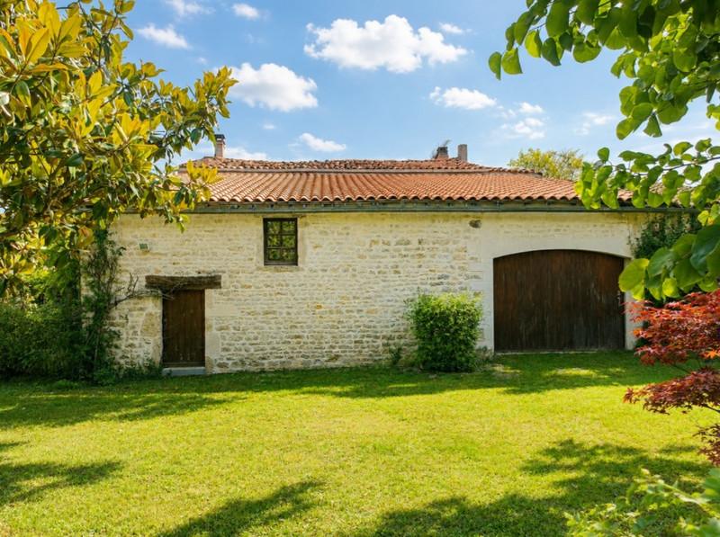 French property for sale in Néré, Charente-Maritime - €134,000 - photo 1