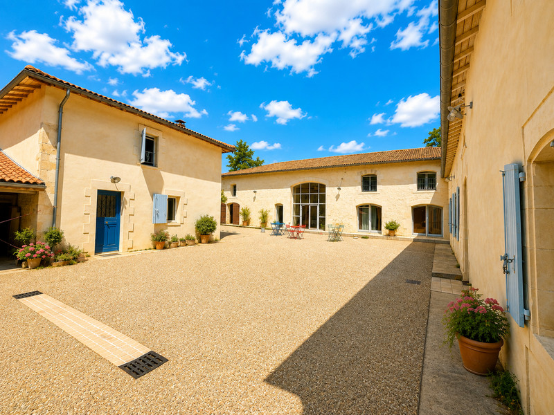 French property for sale in Saint-Maigrin, Charente-Maritime - €649,950 - photo 1