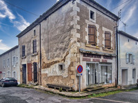 Maison à vendre à Roussines, Charente - 36.600 € - photo 1