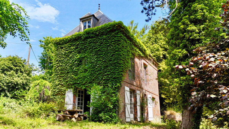 French property for sale in Neuville-sur-Touques, Orne - €175,000 - photo 1